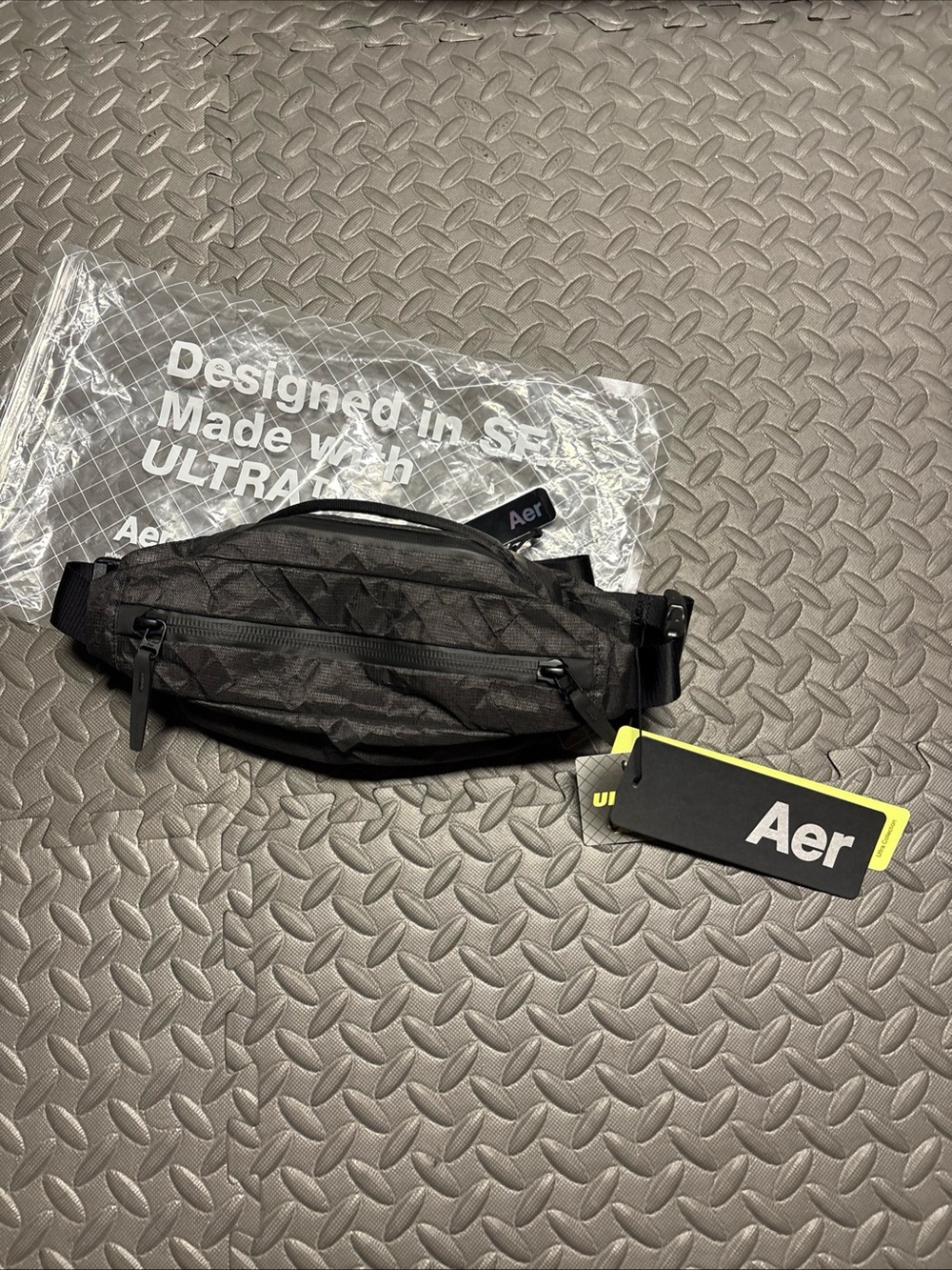 Aer City Sling 3 ULTRA Black Lightweight Sling Belt Bag waterproof